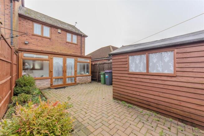 56 Gifford Close-17.jpg