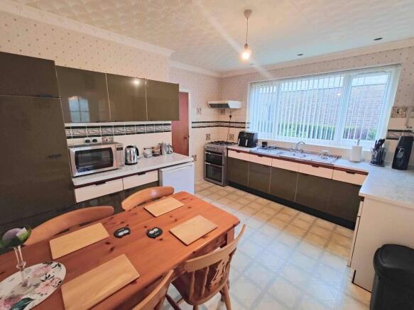 3 bed Detached for sale Image 8