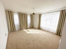 6, Queens Gate, Longwood Gardens, Ilford IG5 0EA