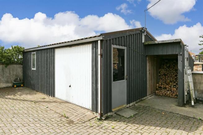 4 bed Detached Bungalow for sale Image 11