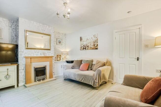 3 bed Semi-Detached for sale Image 6