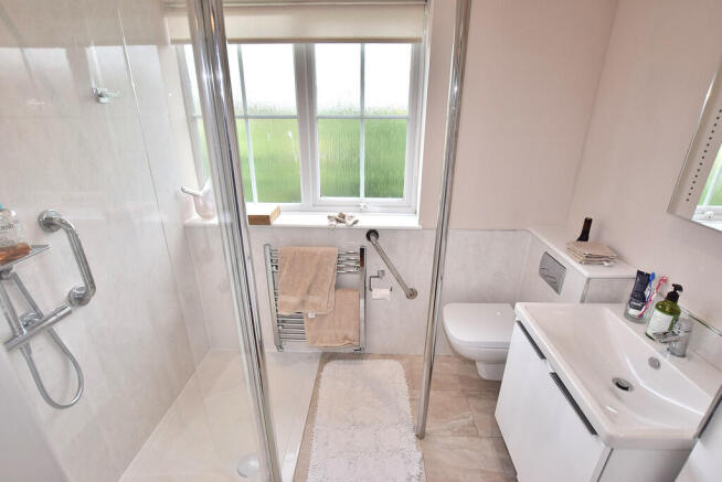 4 bed Detached for sale Image 3