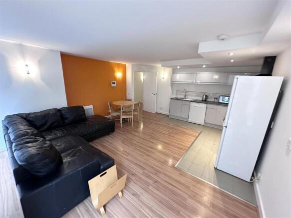Lounge/Kitchen