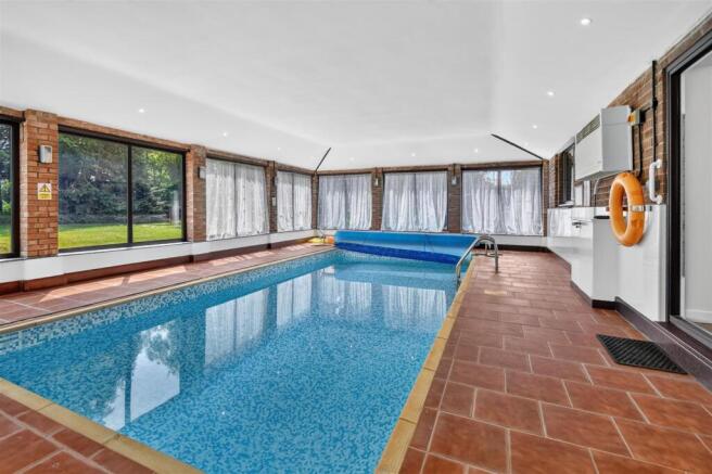 5 bed Detached for sale Image 9