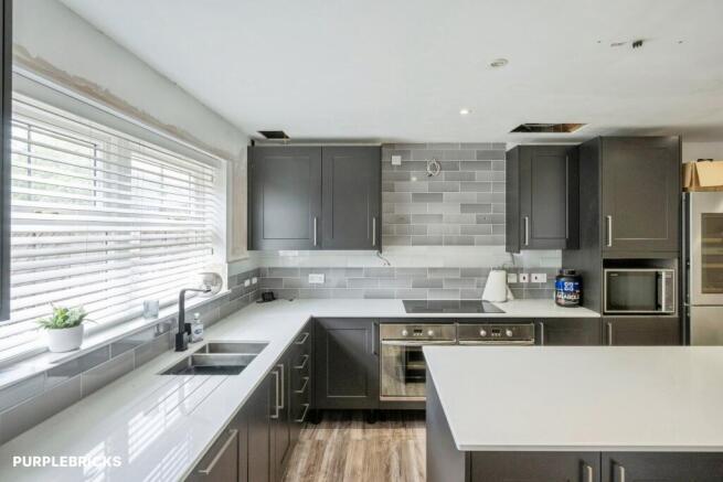 4 bed Detached for sale Image 8