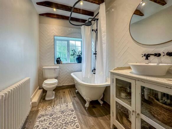 BATHROOM/W.C.