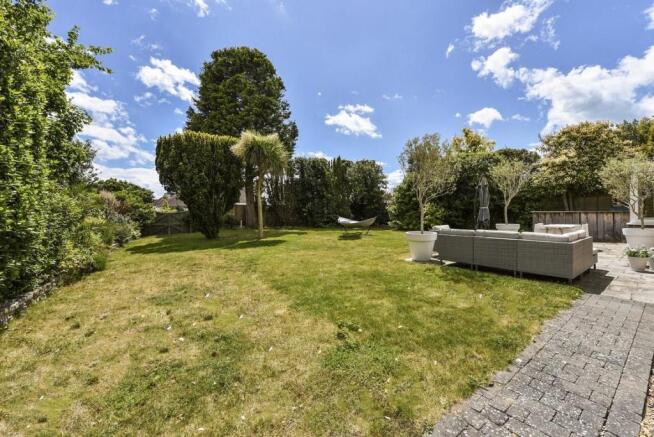 16 - Front Garden.jpg