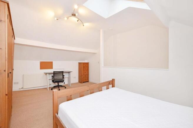 4 bed House to rent Image 7