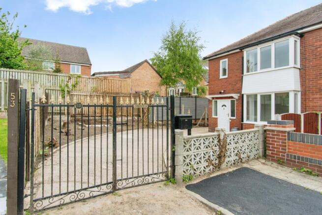 3 bed Semi-Detached for sale Image 11