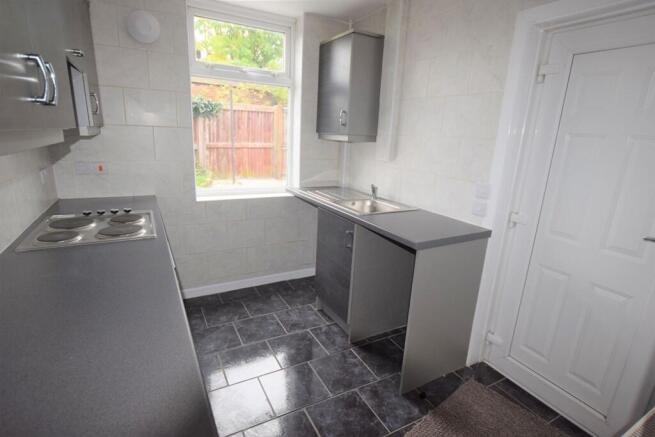 2 bed Terraced to rent Image 6