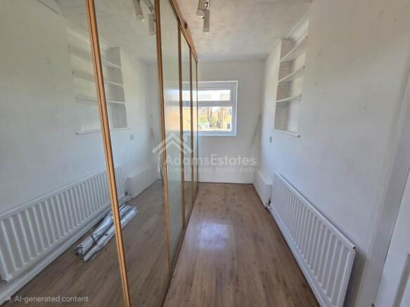 4 bed Semi-Detached to rent Image 9