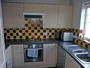 FITTED KITCHEN