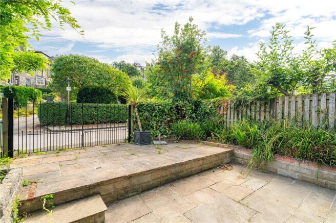 4 bed Terraced to rent Image 10