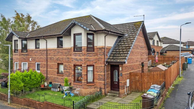2-bed flat on Blackbyres Court, Barrhead, Glasgow, East Renfrewshire, £115,000