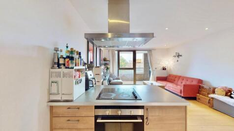 Chamberlain Court, London, SE16