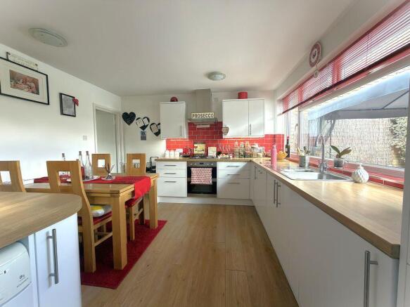 Kitchen/Breakfast Room