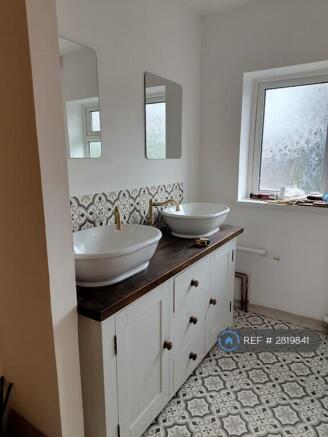 Shared Main Bathroom