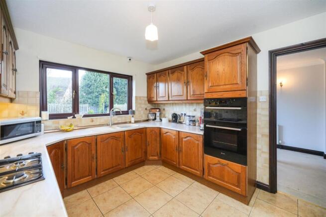 kitchen 2.jpg