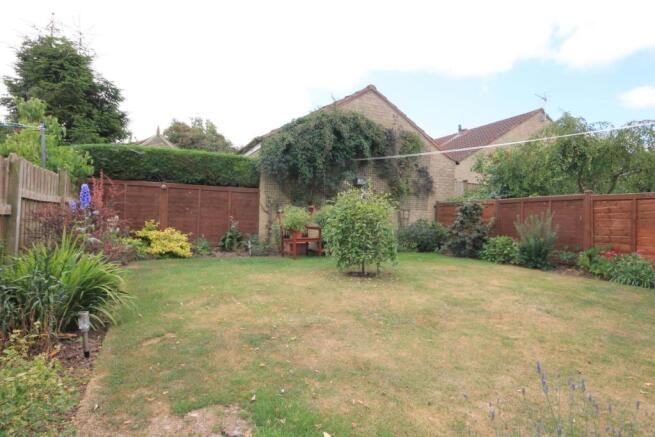 ENCLOSED REAR GARDEN