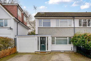 4, Woodend, Esher KT10 8DA