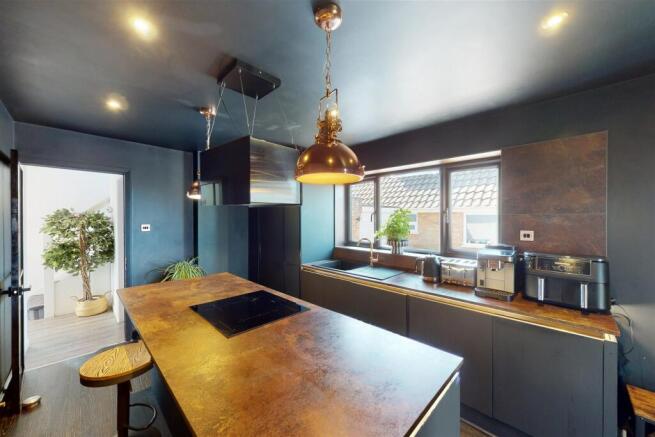 Kitchen/ Breakfast Room