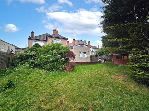 Chain Free Large detached 4 bedroom house with a