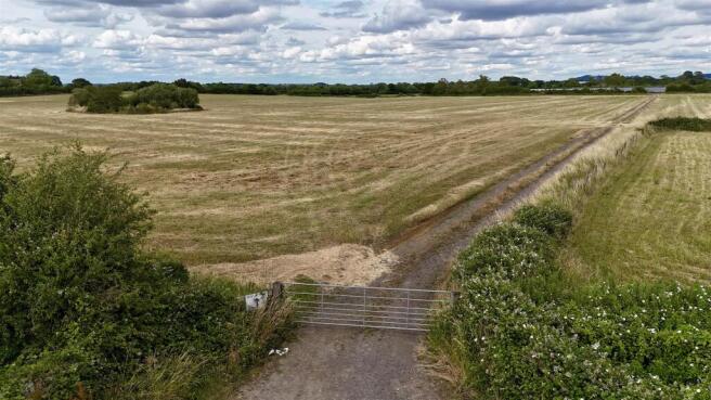 dji_fly_20250625_171608_0085_1750928179191_photo.J