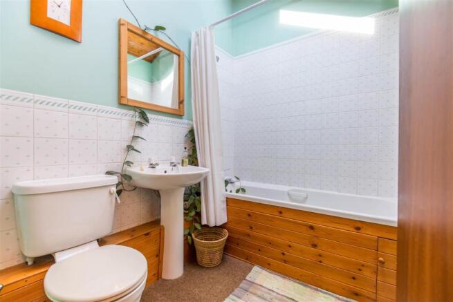 Bathroom 2.jpg