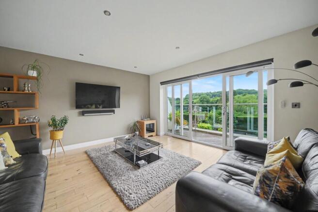 6 bed Detached for sale Image 6