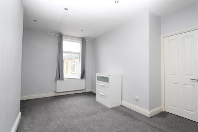 2 bed Terraced to rent Image 6