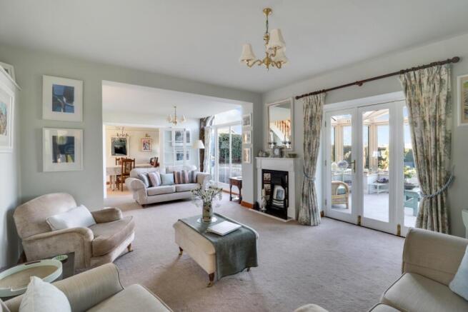 5 bed Semi-Detached for sale Image 4