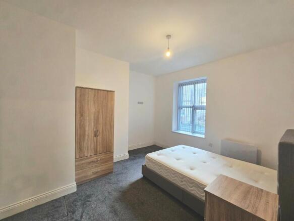 9 bed Apartment for sale Image 8