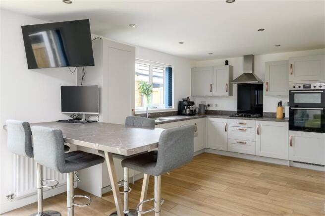 4 bed Detached for sale Image 11