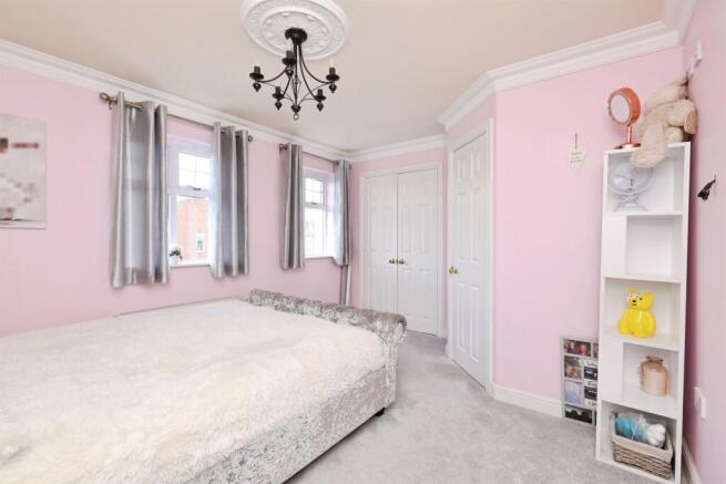 5 bed Detached for sale Image 10