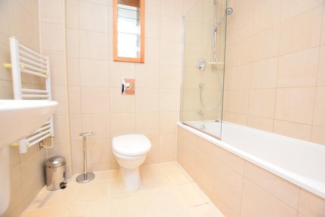 2 bed Apartment to rent Image 10