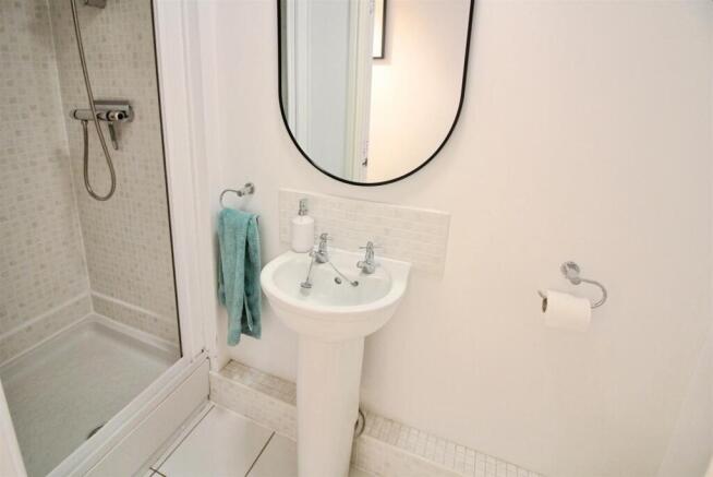 3 bed Town House for sale Image 9