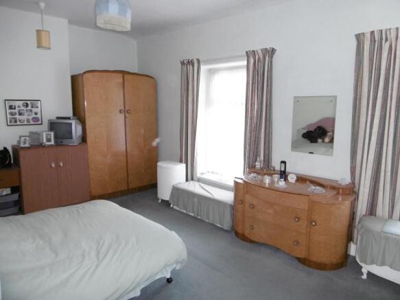 Bedroom 1 (FRONT)