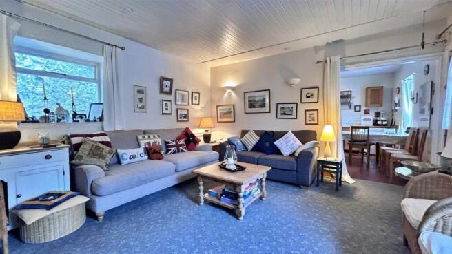 Living Room 1.jpg