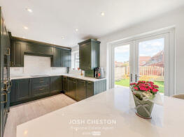 18, St Dominics Way, Middleton M24 1FY