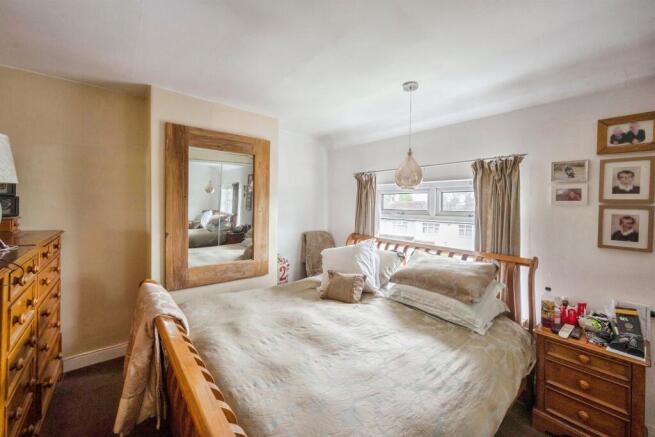4 bed Semi-Detached for sale Image 9