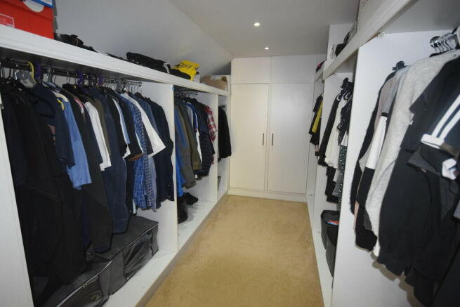 WALK IN WARDROBE