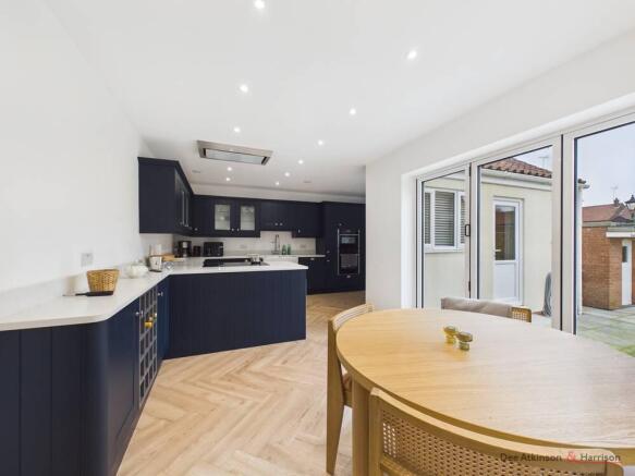 5 bed Detached for sale Image 5