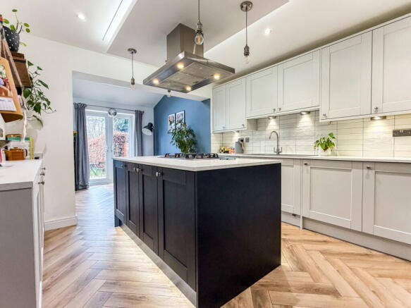 3 bed Semi-Detached for sale Image 6