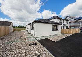 7, Ravelston Court, Tumble, Llanelli SA14 6HN