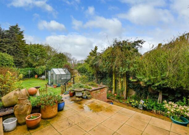 10 Crockington Close-17.jpg