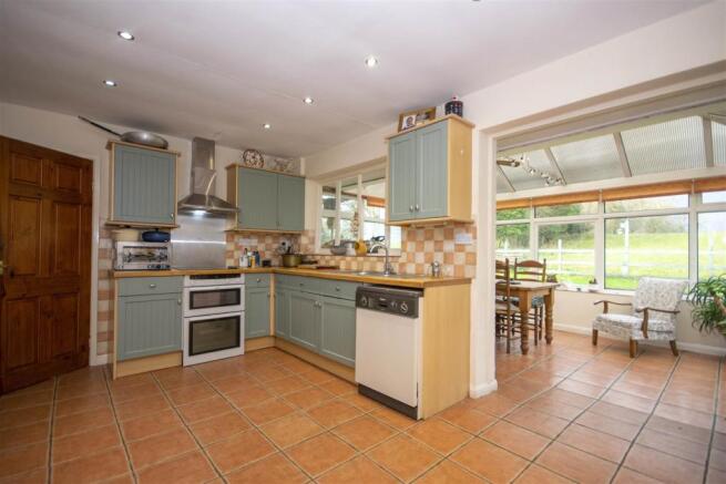 KITCHEN/ BREAKFAST ROOM
