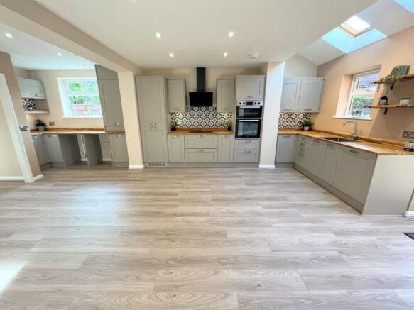 OPEN PLAN KITCHEN/FAMILY ROOM