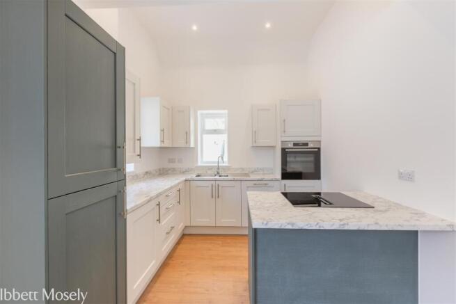 18 Kitchen.jpg