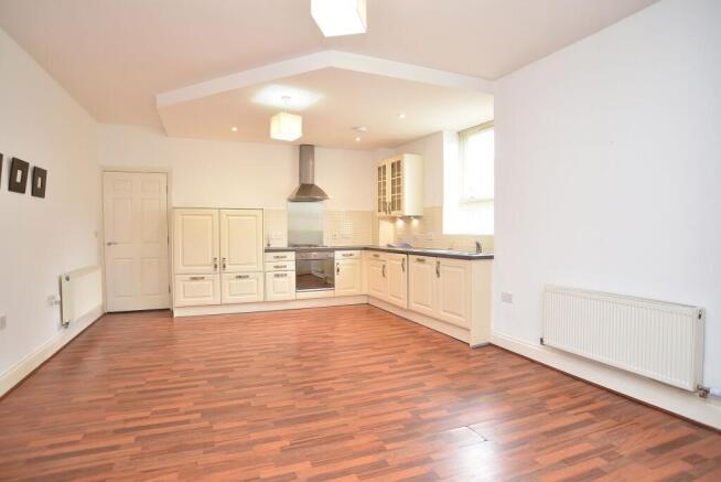 2 bed Flat for sale Image 4