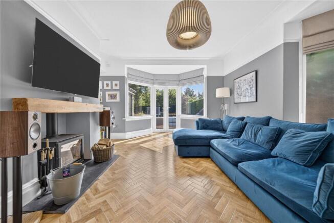 5 bed Detached for sale Image 7